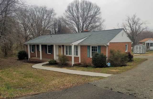 Large 3 bedroom brick rancher with 1.5 bathrooms. photos photos Large 3 bedroom brick rancher with 1.5 bathrooms. photos photos