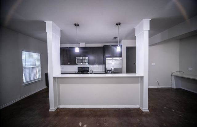 3128 Sandage Avenue Gallery 4