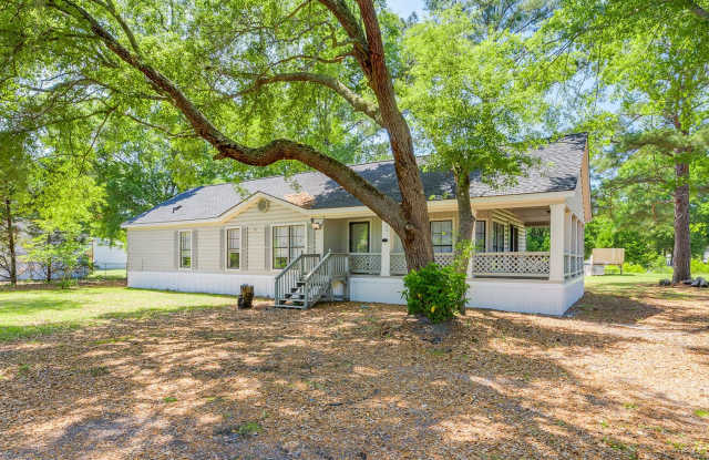 Spacious 3 Bed 2 Bath Home on Large Lot - NO HOA! photos photos