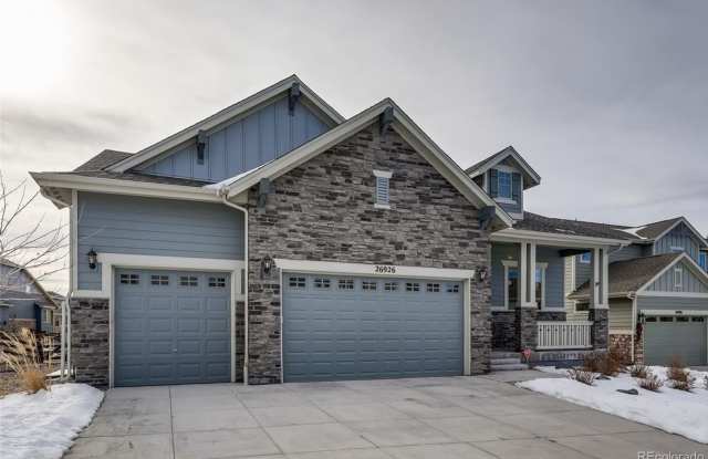 Spacious 5-Bedroom Home in Aurora – Prime Location & Top Schools Gallery 1