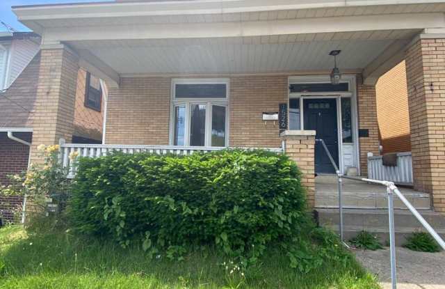 AVAILABLE AUGUST 2026 - Great 3 Bedroom Home in South Side Slopes! photos photos