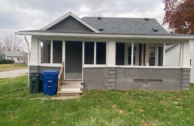 Updated 1 bedroom 1 bath house in Davenport - 2715 Carey Avenue, Davenport, IA 52803