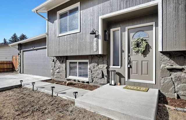 Beautiful, Newly Remodeled Home In Great Location! photos photos