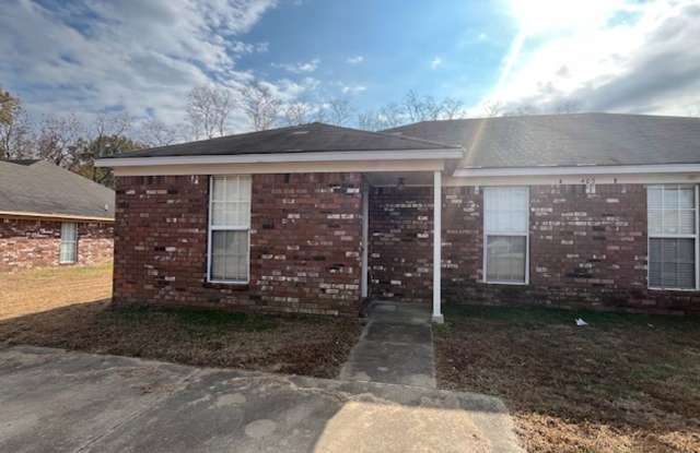 Renovated 2 Bedroom 2 Bath Duplex for Rent!! - 403 Bruce Street, Senatobia, MS 38668