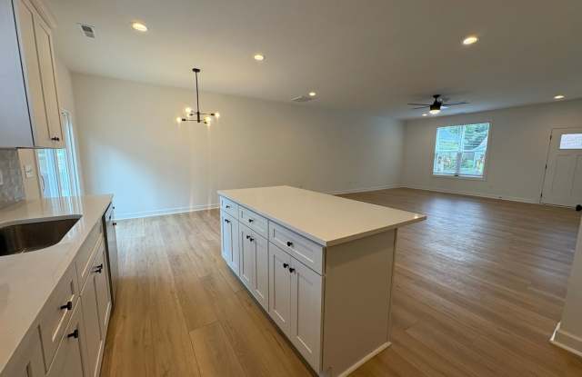 Brand New Townhouses Near Uptown!! Gallery 3