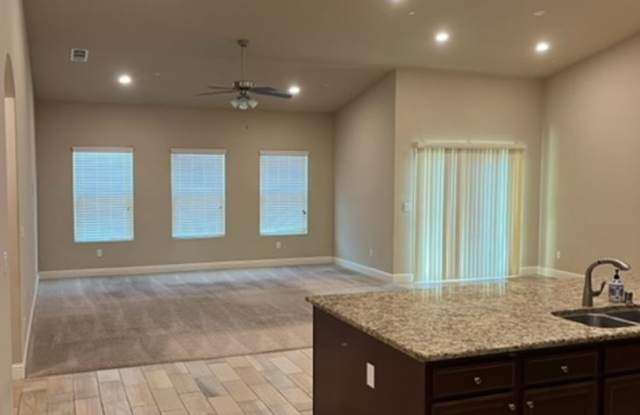 3 bed 2 bath home available 10/10/2024 Gallery 3
