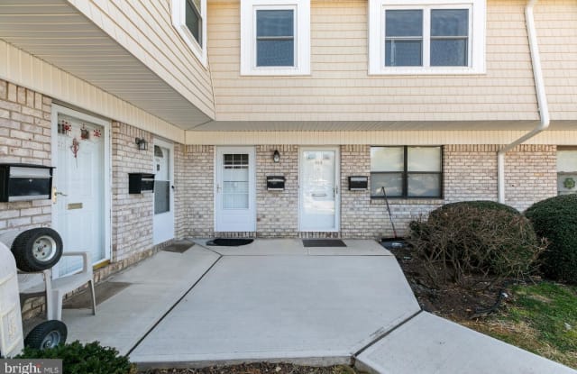 212 SILVER COURT - 212 Silver Court, Mercer County, NJ 08619