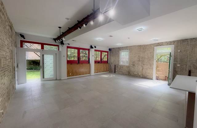 510 Washington Street Gallery 2