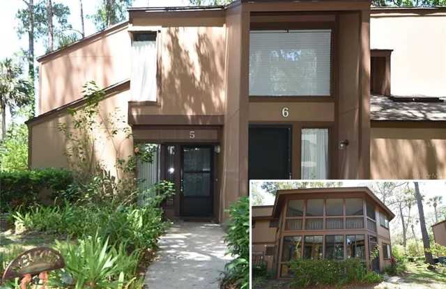 5 GREENBRIAR COURT - 5 Greenbriar Court, Palm Coast, FL 32137
