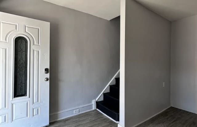 2647 S 68th St, 3 bedrooms, 1 bathroom House for $1,500/ Month Gallery 3