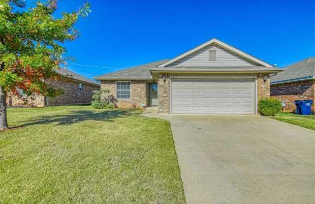 823 Monarch Way - 823 Monarch Way, Purcell, OK 73080