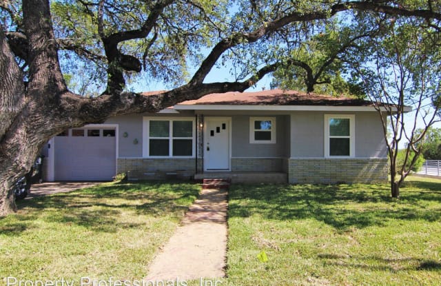 106 Woodland Ave. - 106 Woodland Avenue, New Braunfels, TX 78130