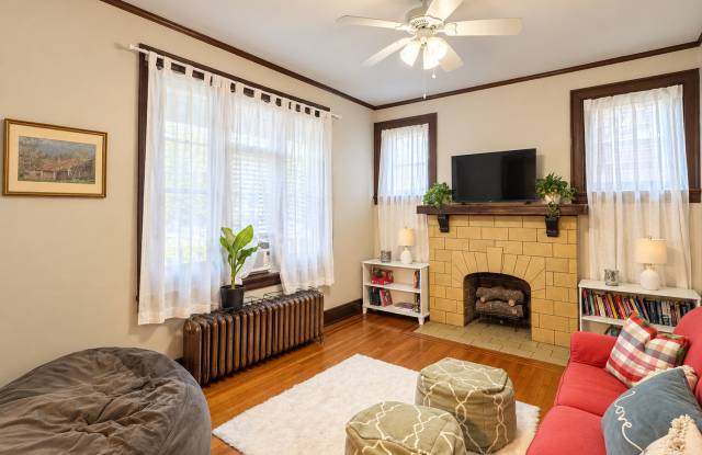 3 Bed/1 Bath on McMillan Directly Across From UC Main Campus Only $795/pp ($2385/mo) Gallery 4