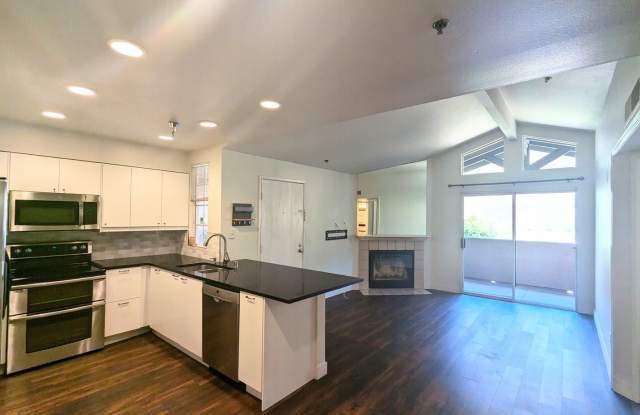 Rancho Bernardo Top Level 2 Bedroom/2 Bathroom Condo! photos photos