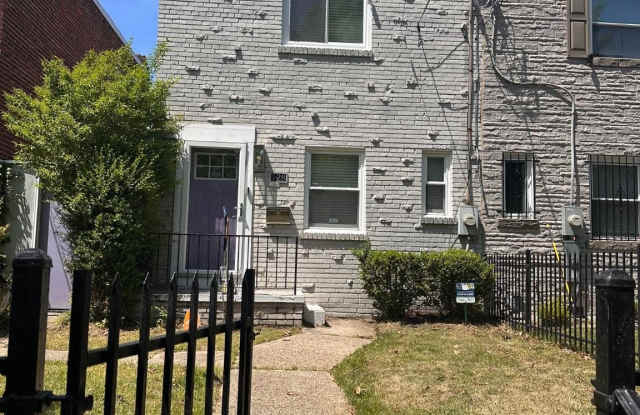128 35TH Street NE Gallery 1