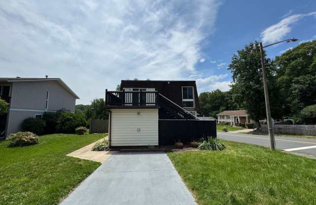 Relaxing 3 Bed 2.5 Bath Single Family Home With Spacious Yard In Beautiful Lake Ridge photos photos