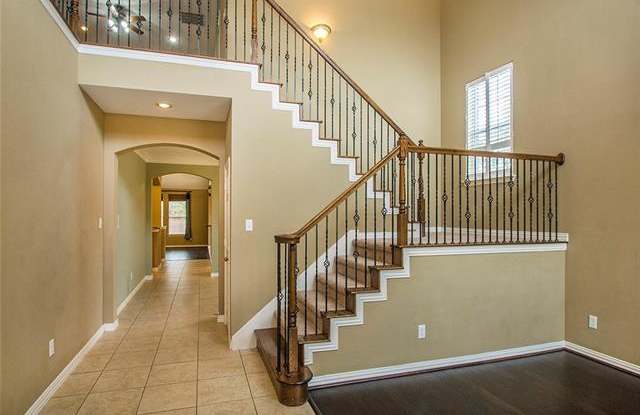 1613 Buckthorne Drive Gallery 3