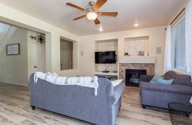 7432 W HONEYSUCKLE Drive Gallery 4