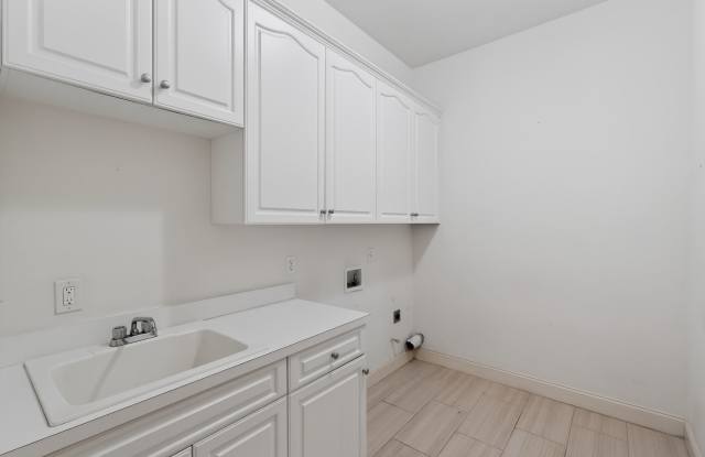 2979 Gateland Square photos photos