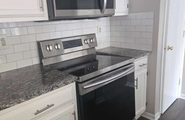 Room in 3 Bedroom Home at Arlyn Cir Gallery 4