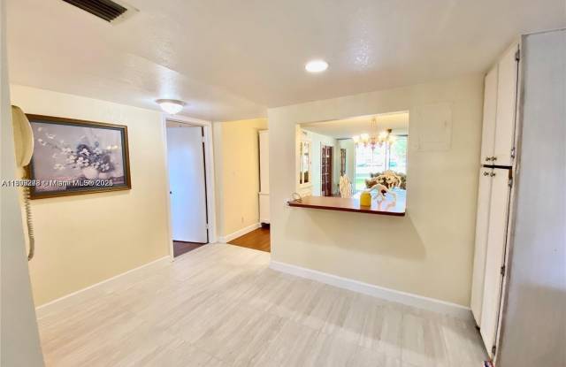 671 S Hollybrook Dr Gallery 2