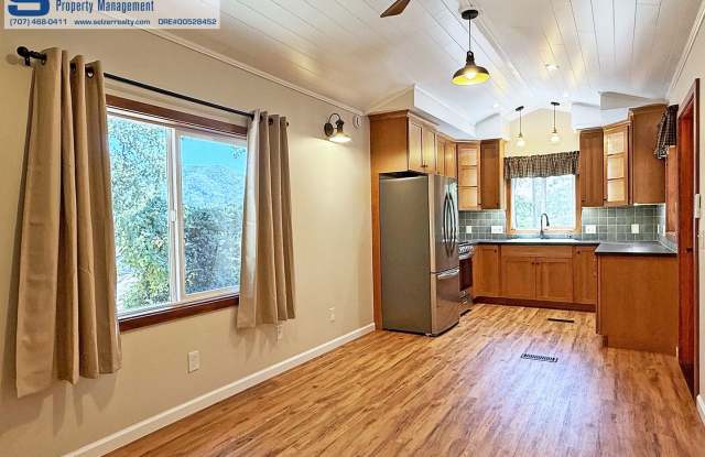 Extensively renovated 1+ bd. cottage in a charming rural setting! Gallery 4