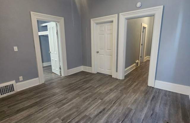 MOVE IN SPECIAL! MORE PICTURES COMING SOON! There is a $25 fee per application and everyone over 18 needs to fill out their own application. Gallery 3