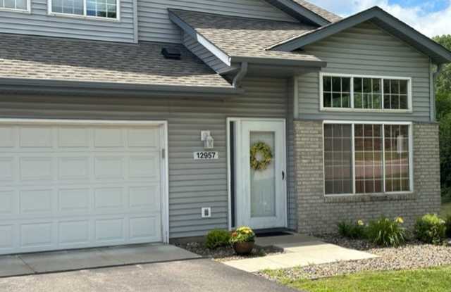 Very Spacious Townhome in great area in Apple Valley. Avail Oct 1 Gallery 3