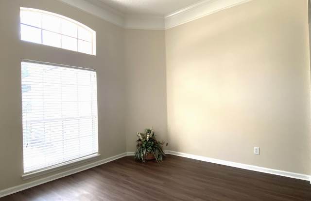 10519 CRESTON GLEN Circle Gallery 2