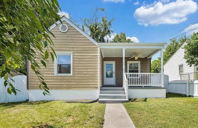 713 Dupont Cir SW - 713 Dupont Circle Southwest, Roanoke, VA 24015