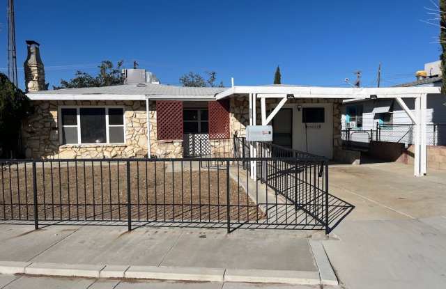 Cozy 3 bedroom 1 bath House for Rent! Near Mojave High School Gallery 1