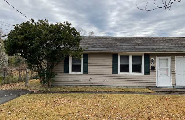 Cute 2 bedroom duplex that is centrally located. Just minutes to area bases, shopping and restaurants. Just a short drive to area beaches as well. All pets must be approved by the owner - no cats. Come check this home out! photos photos