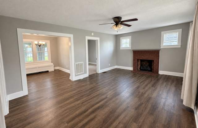 3 Bed / 1 Bath Renovated Home with Detached Garage – Kingsport Gallery 3