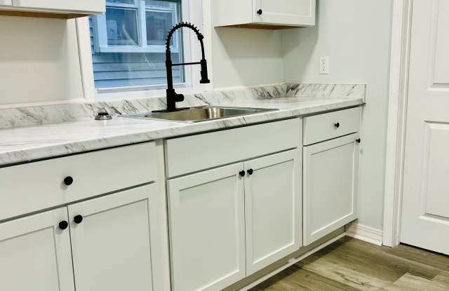 915 West Lapeer Street - 3 photos photos