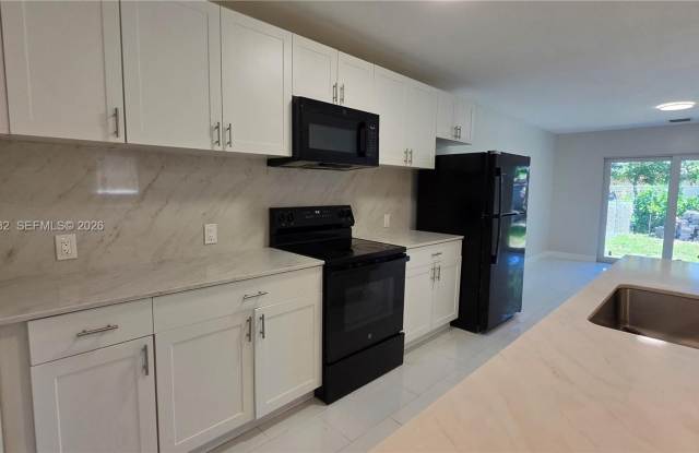 1068 NW 112th Street 1068, Miami, FL 33168 Gallery 1