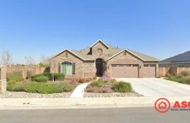 *MOVE IN SPECIAL!!* - 9620 Tortuga Del Mar Drive, Bakersfield, CA 93314