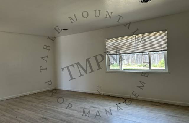 2262 Las Plumas Ave. - Ready for Rent!! Gallery 3
