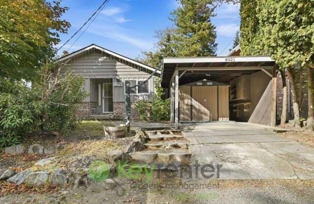 Modern Comfort Meets Outdoor Living in Seattle Gallery 1
