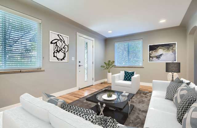 4 Bed, 2 Bath Duplex – Bright, Stylish, Move-In Ready and Free to Apply! Gallery 3