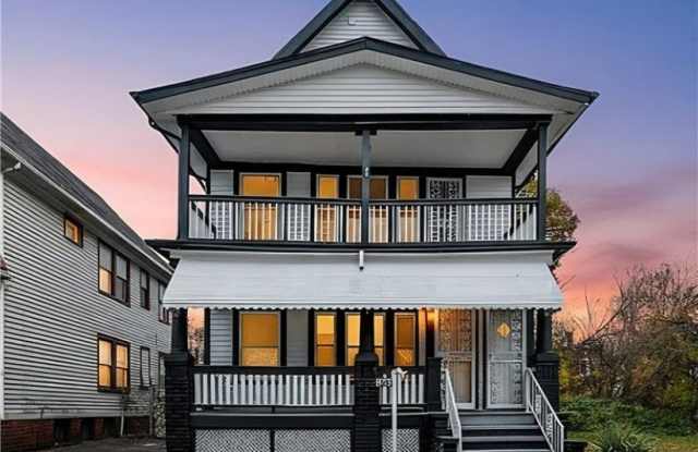 12001 Oakview Avenue unit: Up photos photos