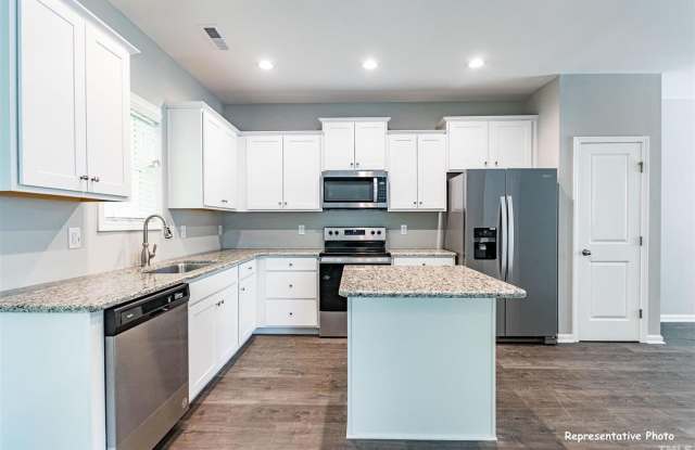 Gorgeous, like-new 3 bedroom, 2 1/2 bath home! Gallery 3