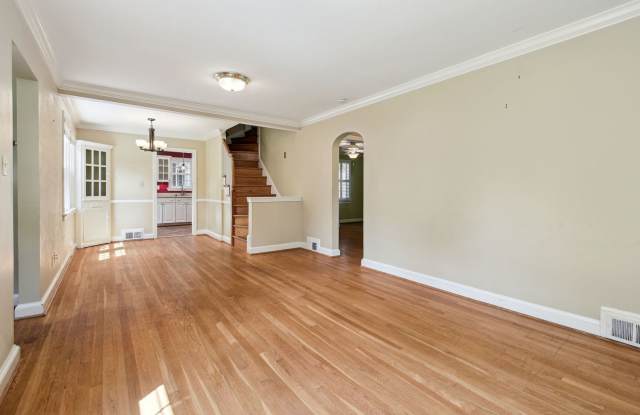 Spacious 4BR Cape Cod in Prime Bethesda Location - AVAILABLE NOW! Gallery 4