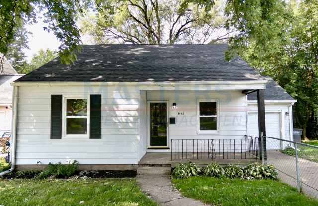 Charming 3-bedroom, 1-bath home in Toledo, OH! photos photos