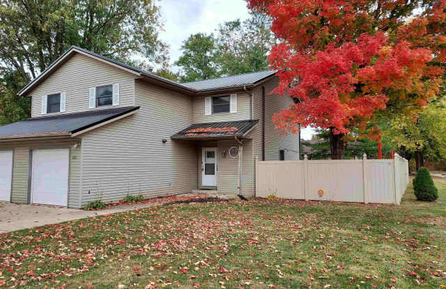 400 S Village Court photos photos