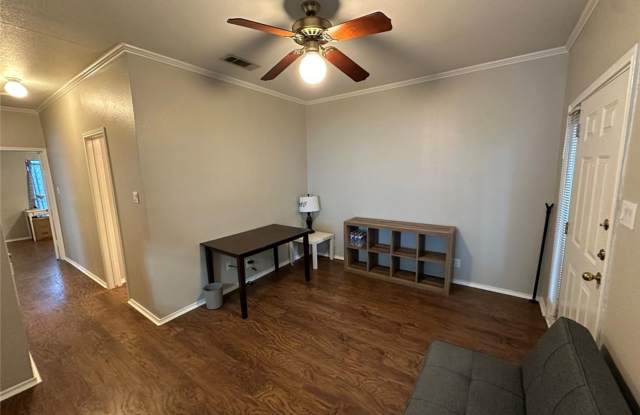 K674 - Twelve Oaks #301 Gallery 4