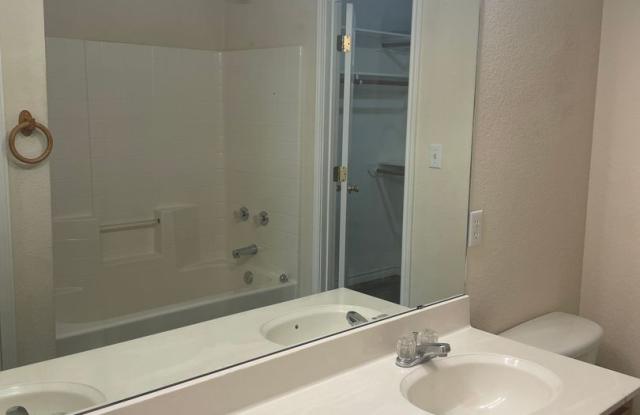3/2/2 duplex!  Heritage Parks! Gallery 4