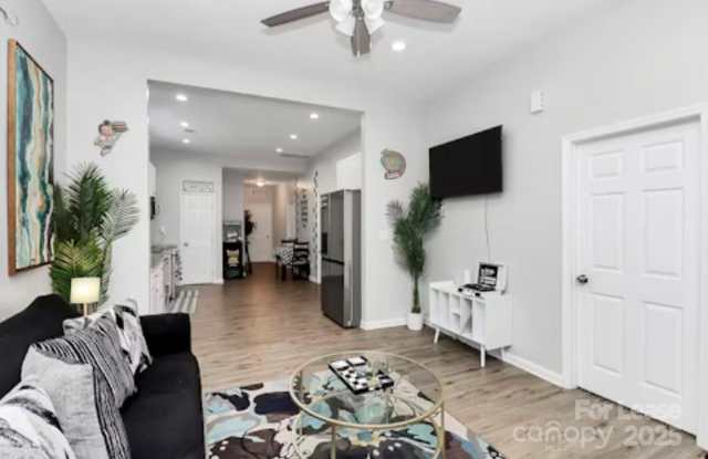 1806 Vinton Street Gallery 3