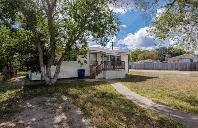 1350 Ormond Drive Gallery 2