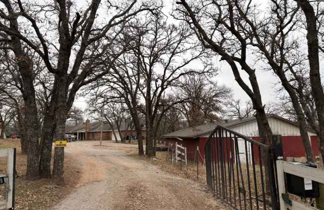 Three bedroom home in Arcadia on acreage Gallery 1