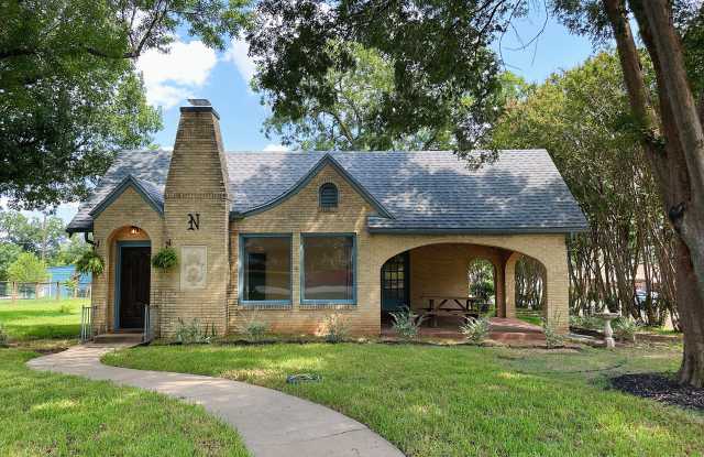 2726 Sanger Ave photos photos